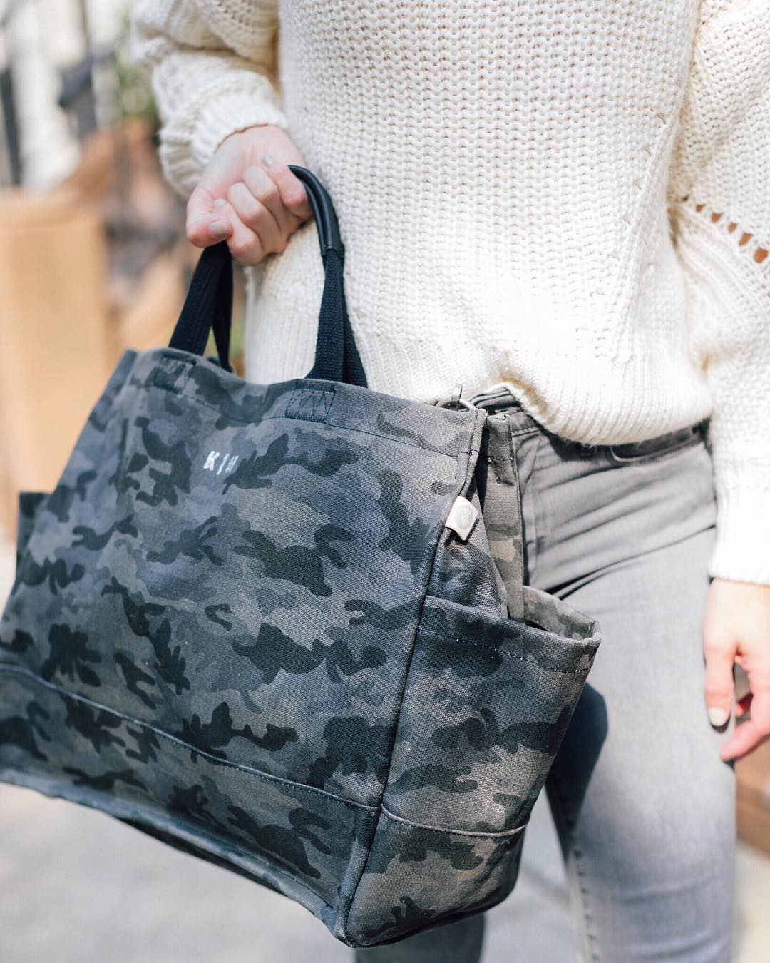luxe NS camo tote with black handles