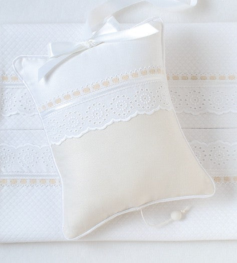 pique crib bedding by blauen