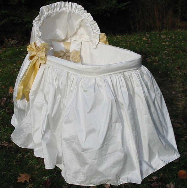 jolie bassinet (contact us for pricing)