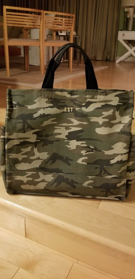 luxe NS camo tote with black handles