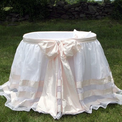 barcelona bassinet  (contact us for pricing)