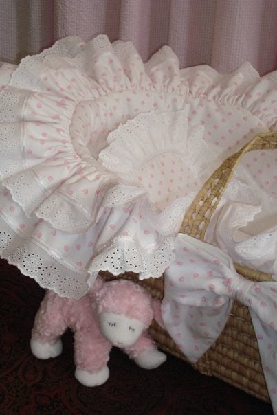sweet hearts moses basket  Please contact us for pricing